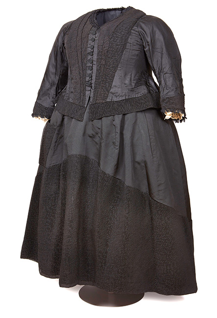 queen victorias mourning dress c 1898 c royal historic palaces queen victoria mourning dress650tall