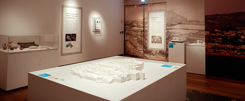 White 3D model reconstruction of Knossos palace in the Labyrinth exhibition