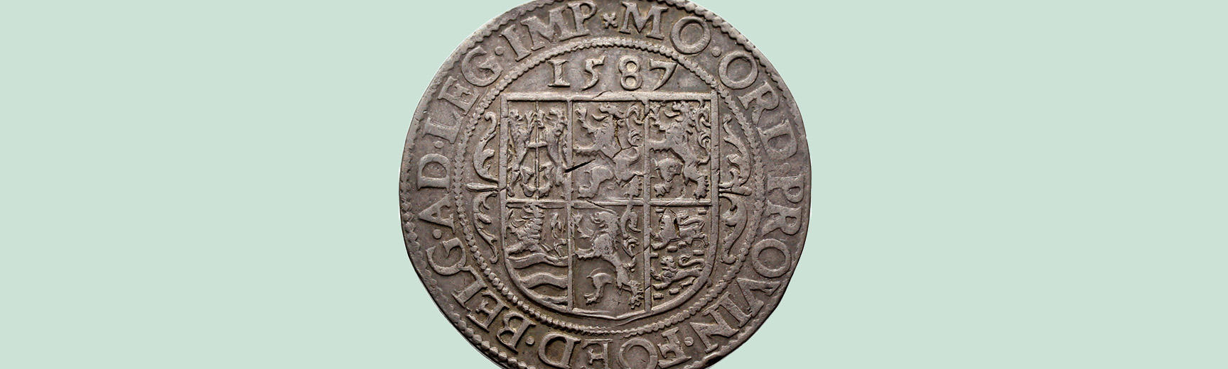 Silver coin back (Leicesterrijksdaalder) of Robert Dudley, Earl of Leicester, Lord of Denbigh, 1564-1588 from Harderwijk (Modern), 1587