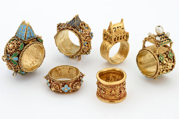 Set of six ornate and enamelled gold Jewish marriage rings 16th century (1501 - 1600) 