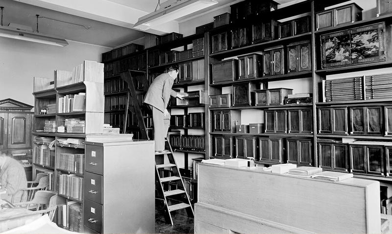 Coin Room in 1955, before health and safety!