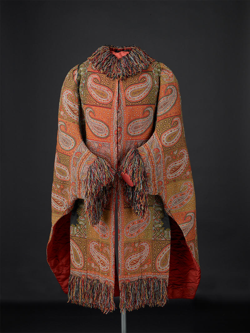 Kashmir Shawl, mid-19th Century Wool 28 x 23 cm Kashmir, India EA2000.39 A winter kashmir shawl with fringed collar and sleaves
