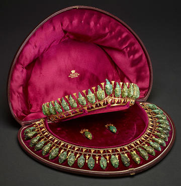 Lady Granville's green and gold beetle jewellery set with red velvet lined case made by the Phillip Brothers of London 