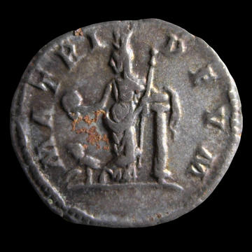 Roman coin showing a standing goddess in the centre