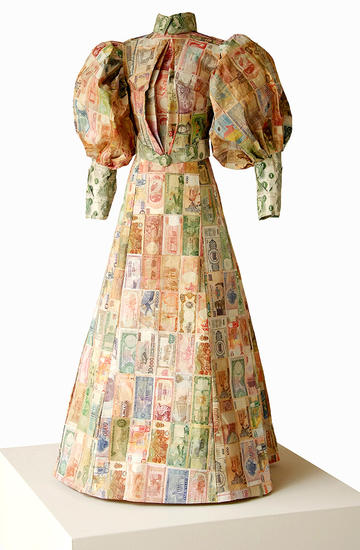 Money Dress, Susan Stockwell, 2010, International currency notes, cotton thread, canvas & mannequin frame © Susan Stockwell