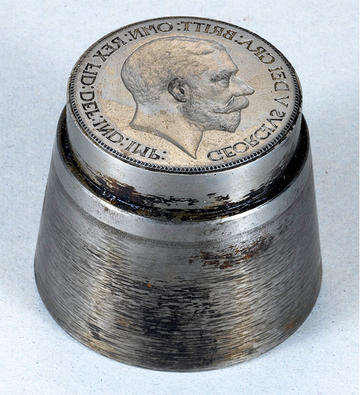 Coin die metal cylinder to strike a £5 gold coin of George V 